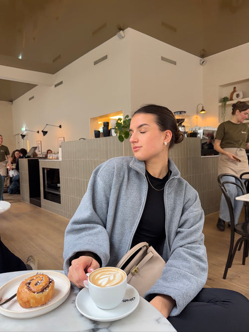 ⭐️⭐️⭐️⭐️⭐️- Leonie P., 26